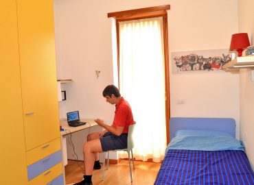 Un utente nella sua stanza privata in casa Castelletto